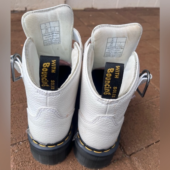 Dr. Martens women’s Devon heart ankle boot - Picture 5 of 6